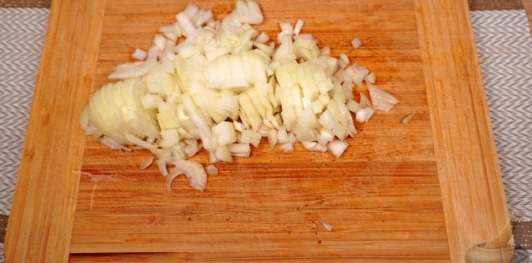 Фото приготовления рецепта: Гуляш с капустой по-коложварски - шаг №2