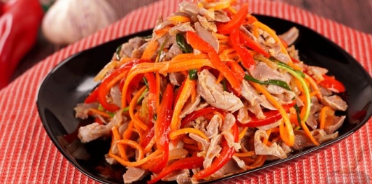 Фото приготовления рецепта: Хе из куриных желудков со сладким перцем, морковью и луком - шаг №13