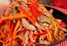 Хе из куриных желудков со сладким перцем, морковью и луком