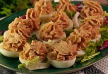 Яйца, фаршированные копчёной рыбой