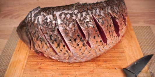 Фото приготовления рецепта: Карп, запечённый с апельсином в соевом соусе - шаг №3