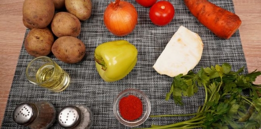 Фото приготовления рецепта: Картофель по-алфёльдски, с тушёными овощами - шаг №1