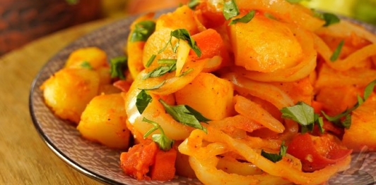 Фото приготовления рецепта: Картофель по-алфёльдски, с тушёными овощами - шаг №20