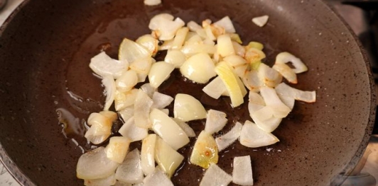 Фото приготовления рецепта: Картофель по-алфёльдски, с тушёными овощами - шаг №6