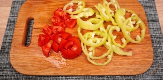 Фото приготовления рецепта: Картофель по-алфёльдски, с тушёными овощами - шаг №8