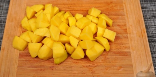 Фото приготовления рецепта: Картофель по-алфёльдски, с тушёными овощами - шаг №2