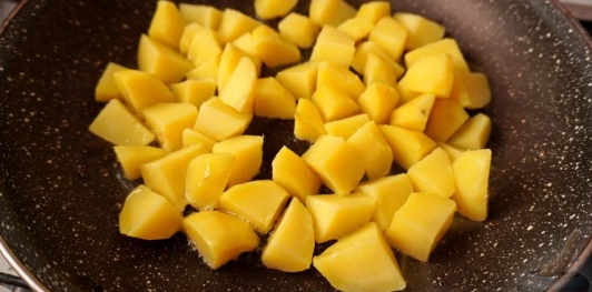 Фото приготовления рецепта: Картофель по-алфёльдски, с тушёными овощами - шаг №14