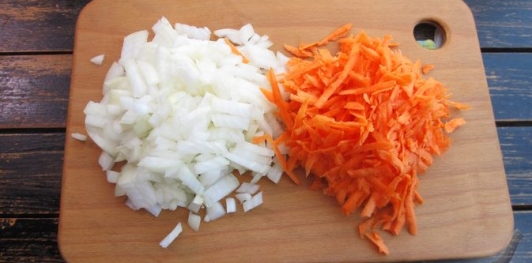 Фото приготовления рецепта: Картофельная запеканка с курицей - шаг №5