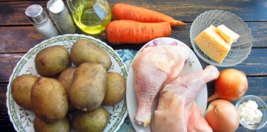 Фото приготовления рецепта: Картофельная запеканка с курицей - шаг №1