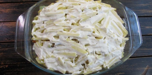 Фото приготовления рецепта: Картофельная запеканка с курицей - шаг №12