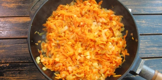 Фото приготовления рецепта: Картофельная запеканка с курицей - шаг №6