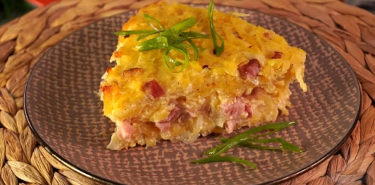 Фото приготовления рецепта: Картошка, запечённая с копчёной рулькой и сыром - шаг №20