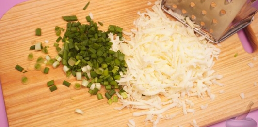 Фото приготовления рецепта: Котлеты из брокколи, овсянки и сыра - шаг №5