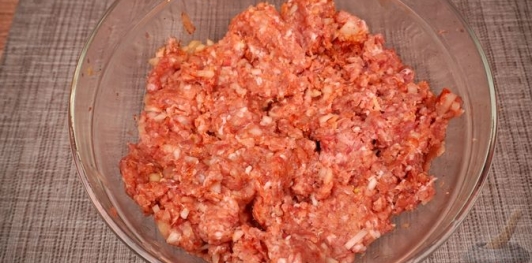 Фото приготовления рецепта: Котлеты из фарша с картошкой - шаг №6