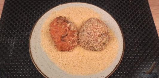 Фото приготовления рецепта: Котлеты из фарша, с вешенками - шаг №10