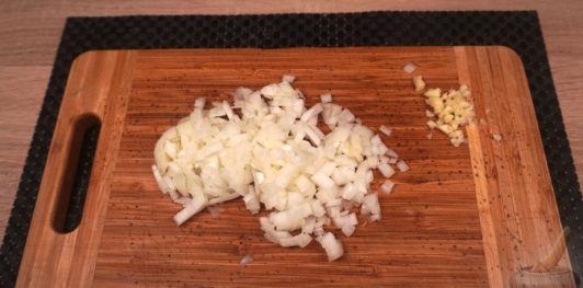 Фото приготовления рецепта: Котлеты из фарша, с вешенками - шаг №4