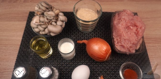 Фото приготовления рецепта: Котлеты из фарша, с вешенками - шаг №1