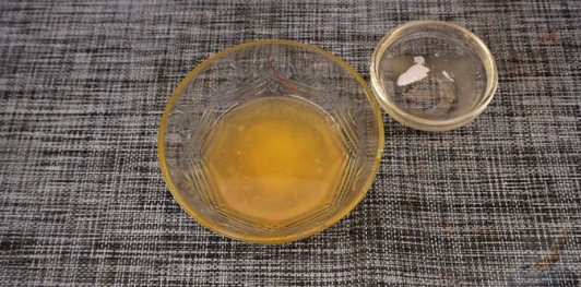 Фото приготовления рецепта: Краснокочанная капуста, тушенная с яблоками - шаг №10