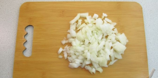 Фото приготовления рецепта: Курица с рисом, картошкой и болгарским перцем (в духовке) - шаг №5