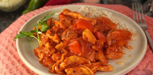 Фото приготовления рецепта: Курица в цыганском соусе - шаг №13