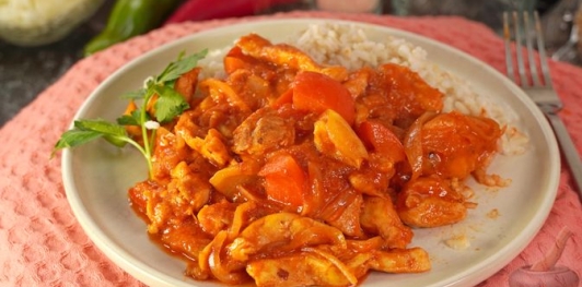 Фото приготовления рецепта: Курица в цыганском соусе - шаг №14