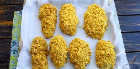 Фото приготовления рецепта: Куриные наггетсы в духовке - шаг №16