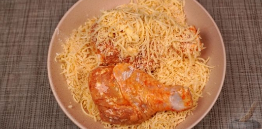 Фото приготовления рецепта: Куриные ножки в сырной панировке - шаг №11