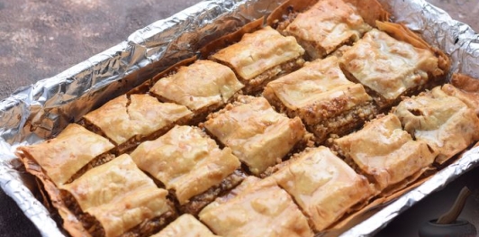 Фото приготовления рецепта: Ленивая пахлава из лаваша - шаг №11