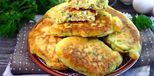 Фото приготовления рецепта: Ленивые пирожки на кефире с яйцами и зелёным луком - шаг №19