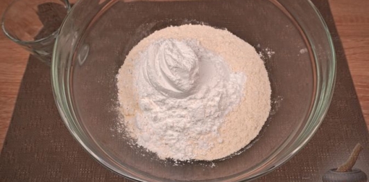 Фото приготовления рецепта: Линцский пирог с клубничным джемом - шаг №3