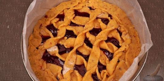 Фото приготовления рецепта: Линцский пирог с клубничным джемом - шаг №17