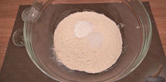 Фото приготовления рецепта: Линцский пирог с клубничным джемом - шаг №2