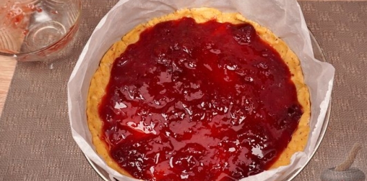 Фото приготовления рецепта: Линцский пирог с клубничным джемом - шаг №15