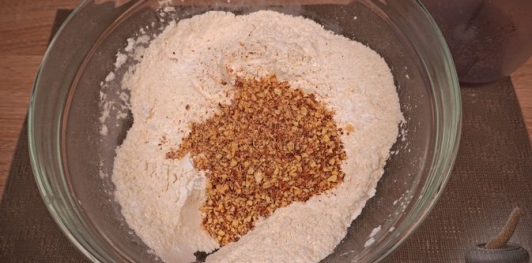 Фото приготовления рецепта: Линцский пирог с клубничным джемом - шаг №5