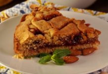 Линцский пирог с клубничным джемом