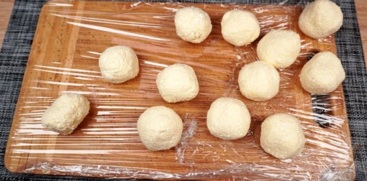 Фото приготовления рецепта: Локма  (творожные пончики) - шаг №9