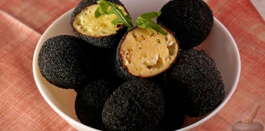 Фото приготовления рецепта: Локма  (творожные пончики) - шаг №16