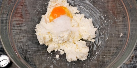 Фото приготовления рецепта: Локма  (творожные пончики) - шаг №4