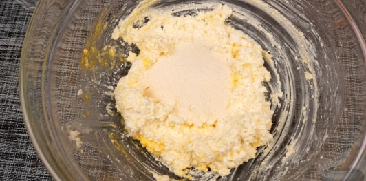 Фото приготовления рецепта: Локма  (творожные пончики) - шаг №5