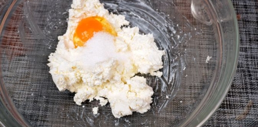 Фото приготовления рецепта: Локма  (творожные пончики) - шаг №3