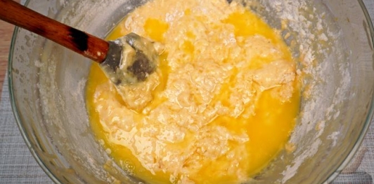 Фото приготовления рецепта: Миндальные булочки с апельсиновой цедрой и кунжутом - шаг №14