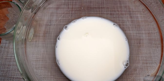 Фото приготовления рецепта: Миндальные булочки с апельсиновой цедрой и кунжутом - шаг №2