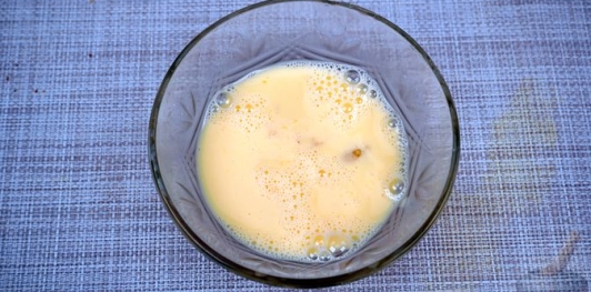 Фото приготовления рецепта: Миндальные булочки с апельсиновой цедрой и кунжутом - шаг №24