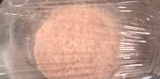 Фото приготовления рецепта: Миндальные булочки с апельсиновой цедрой и кунжутом - шаг №7