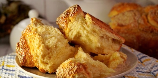 Фото приготовления рецепта: Миндальные булочки с апельсиновой цедрой и кунжутом - шаг №32