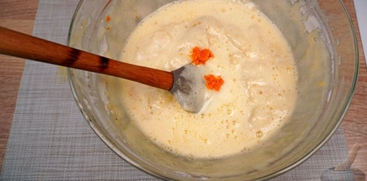 Фото приготовления рецепта: Миндальные булочки с апельсиновой цедрой и кунжутом - шаг №12