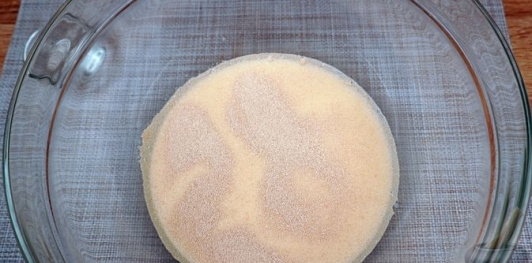 Фото приготовления рецепта: Миндальные булочки с апельсиновой цедрой и кунжутом - шаг №3