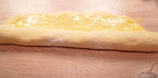 Фото приготовления рецепта: Миндальные булочки с апельсиновой цедрой и кунжутом - шаг №21