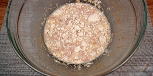 Фото приготовления рецепта: Миндальные булочки с апельсиновой цедрой и кунжутом - шаг №4