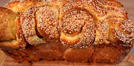 Фото приготовления рецепта: Миндальные булочки с апельсиновой цедрой и кунжутом - шаг №30